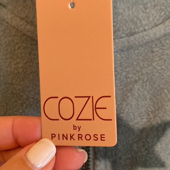 NWT Fleece Pullover - Picture 3 of 4